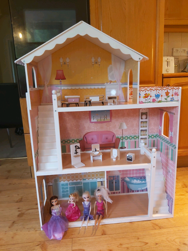 extra large dolls house